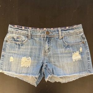 Love H81 by Hollister Denim Shorts – Size 27, Floral Waist & Pocket Detail